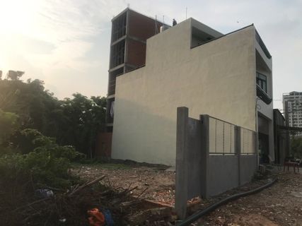 Bán nhà mặt tiền Linh Đông, ngang 9.4m, đường trước nhà 8m, sổ hồng riêng
